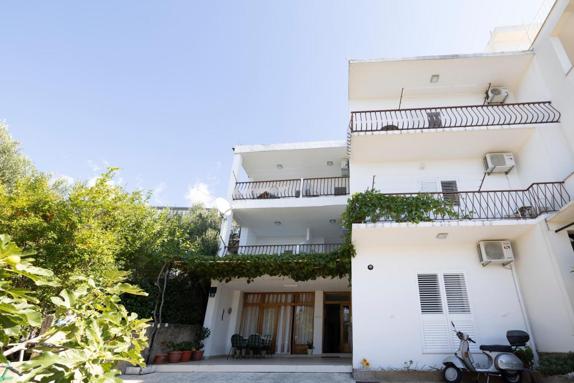 Apartmani Marta Tucepi Bagian luar foto