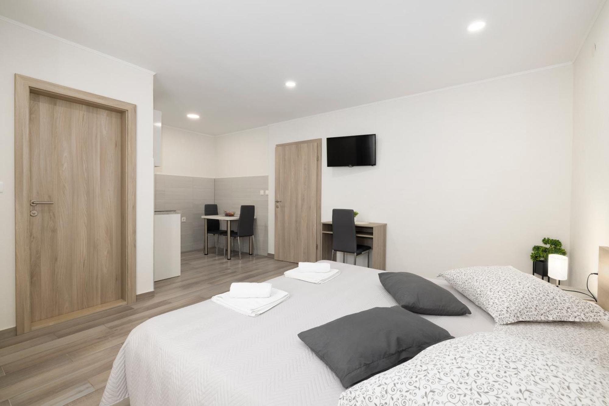 Apartmani Marta Tucepi Bagian luar foto