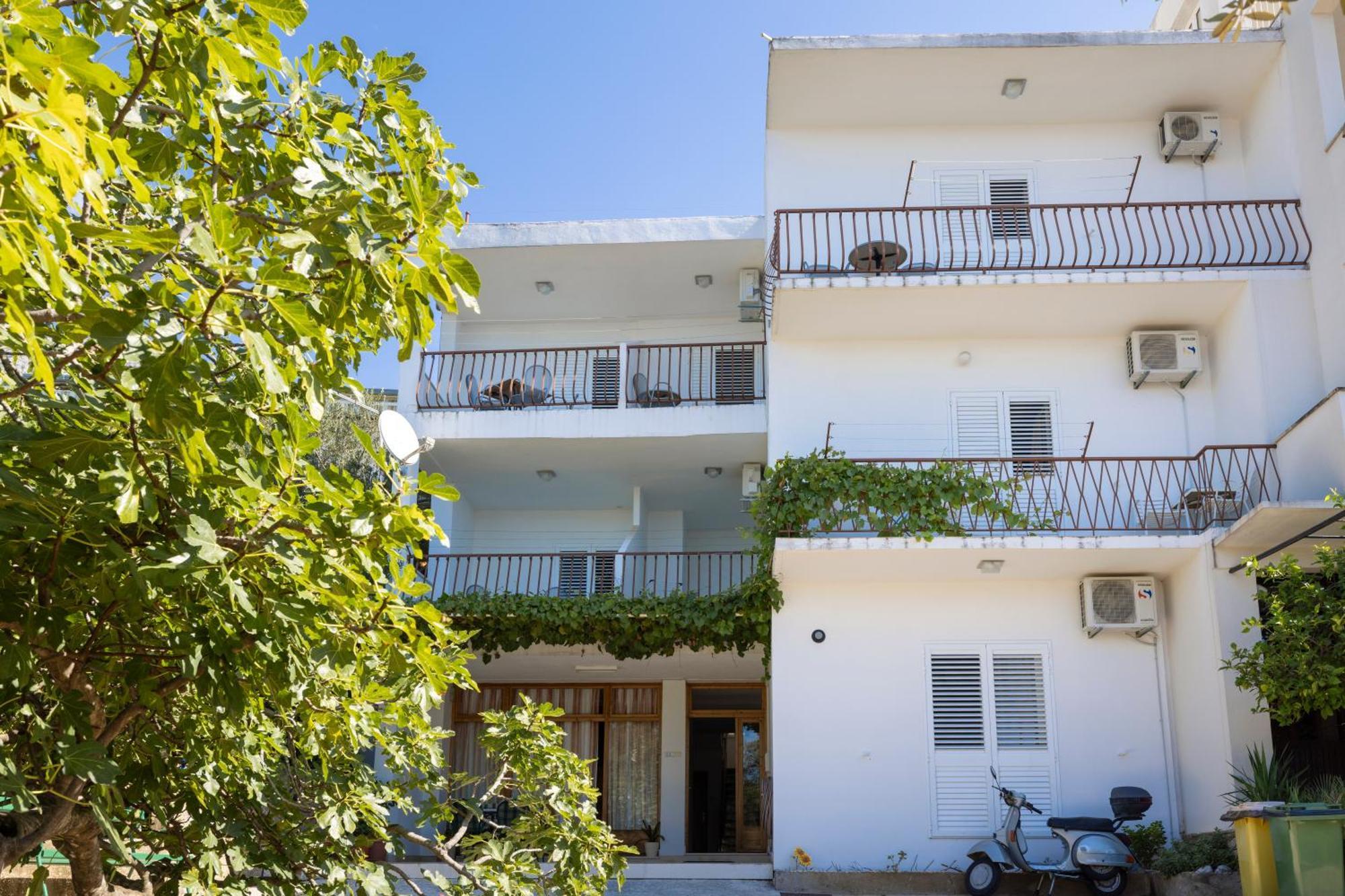 Apartmani Marta Tucepi Bagian luar foto