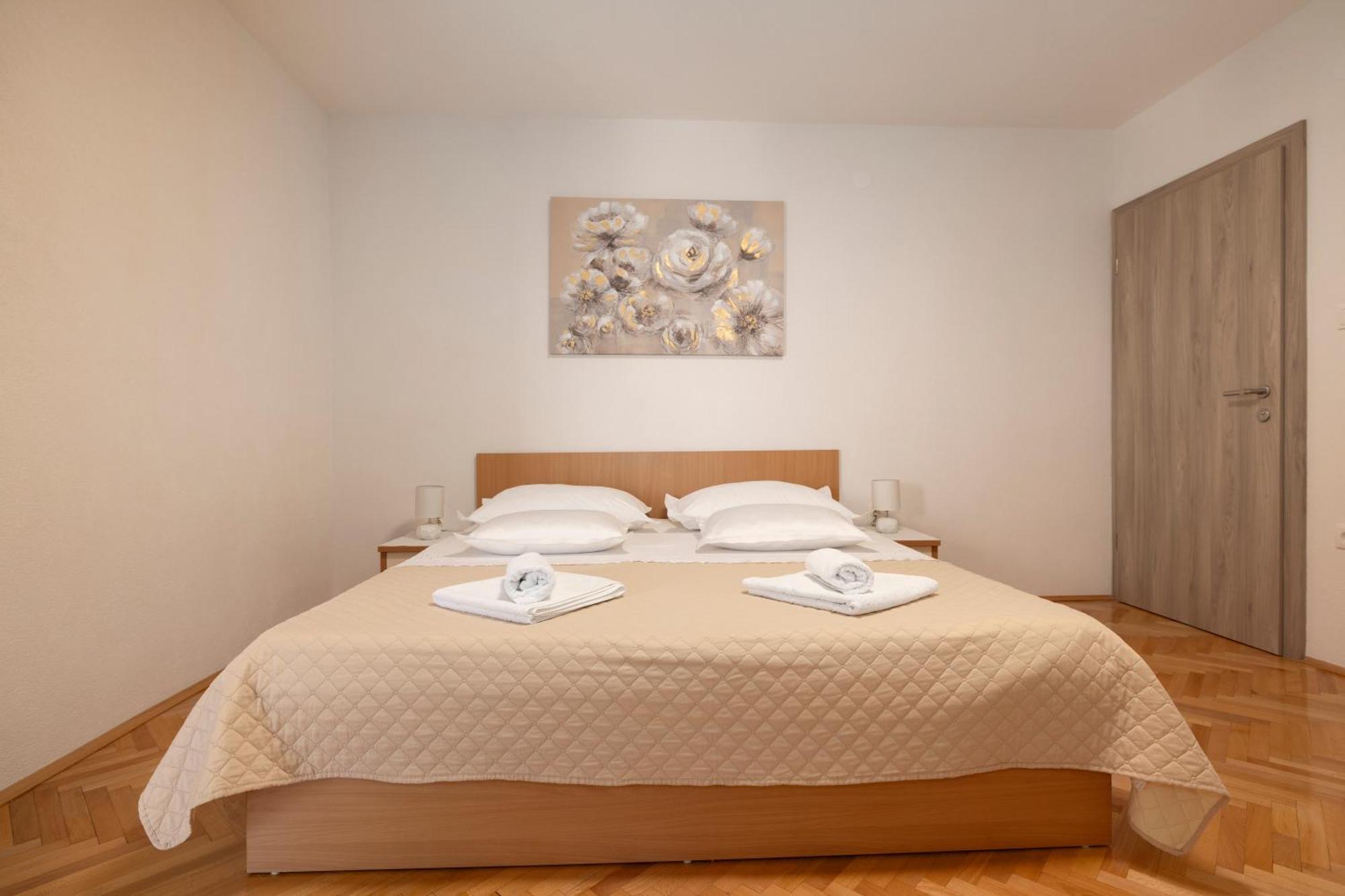 Apartmani Marta Tucepi Bagian luar foto