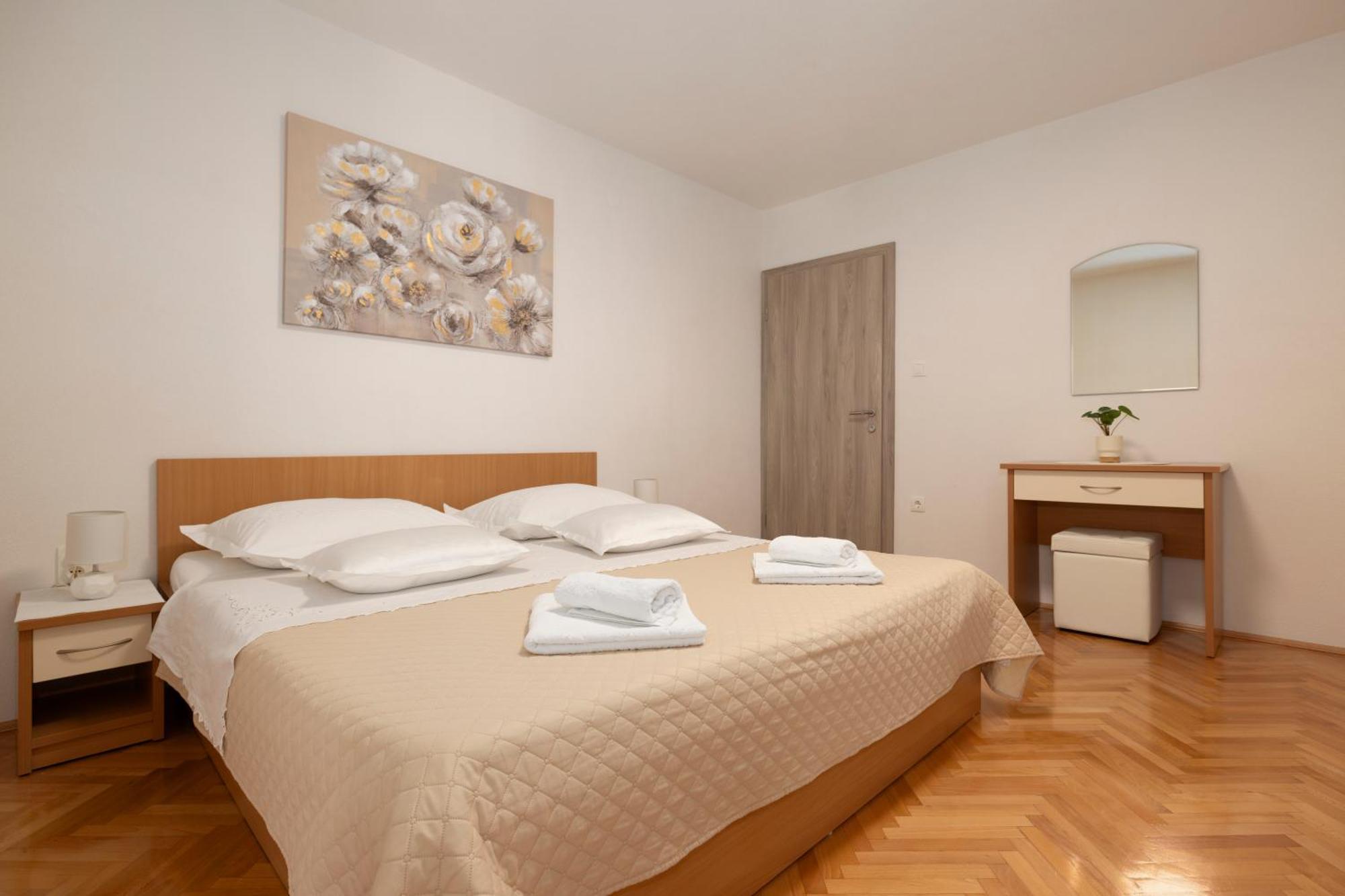 Apartmani Marta Tucepi Bagian luar foto