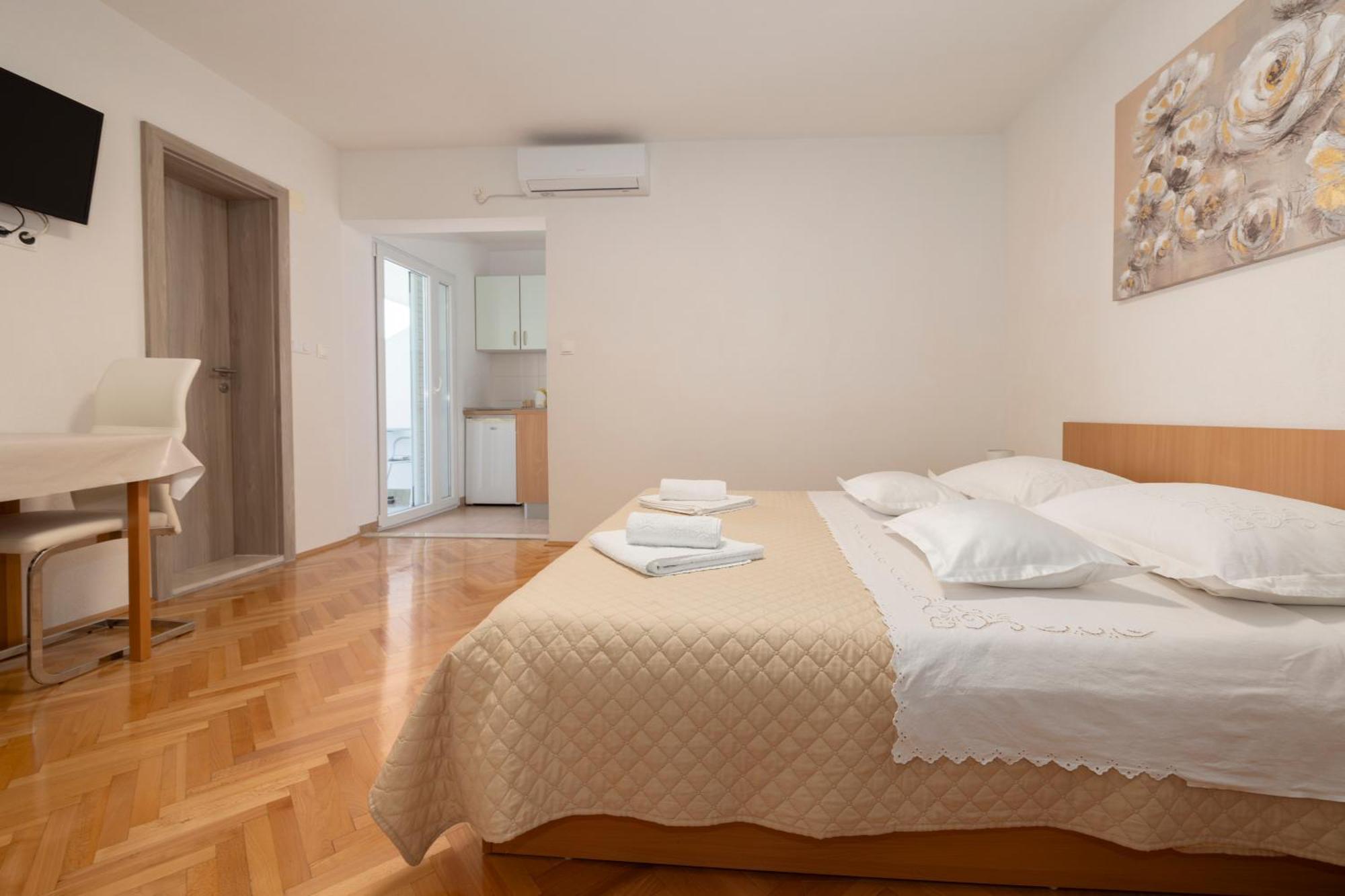 Apartmani Marta Tucepi Bagian luar foto