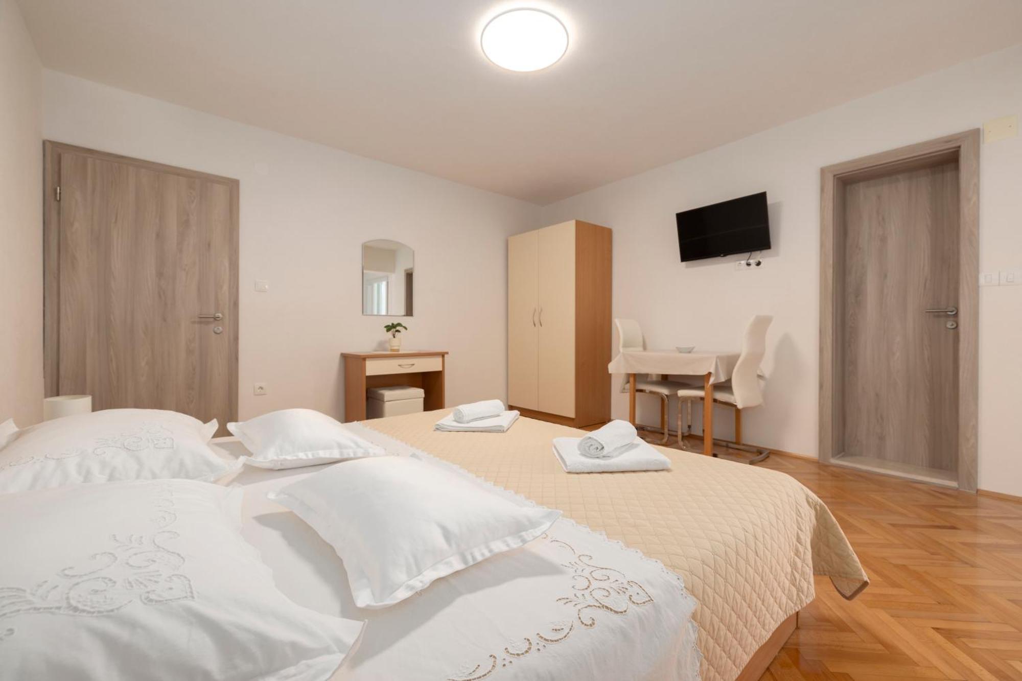 Apartmani Marta Tucepi Bagian luar foto