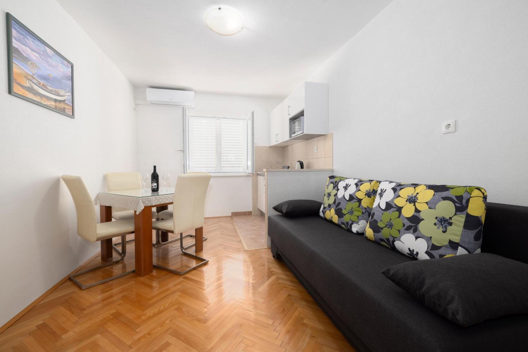 Apartmani Marta Tucepi Bagian luar foto