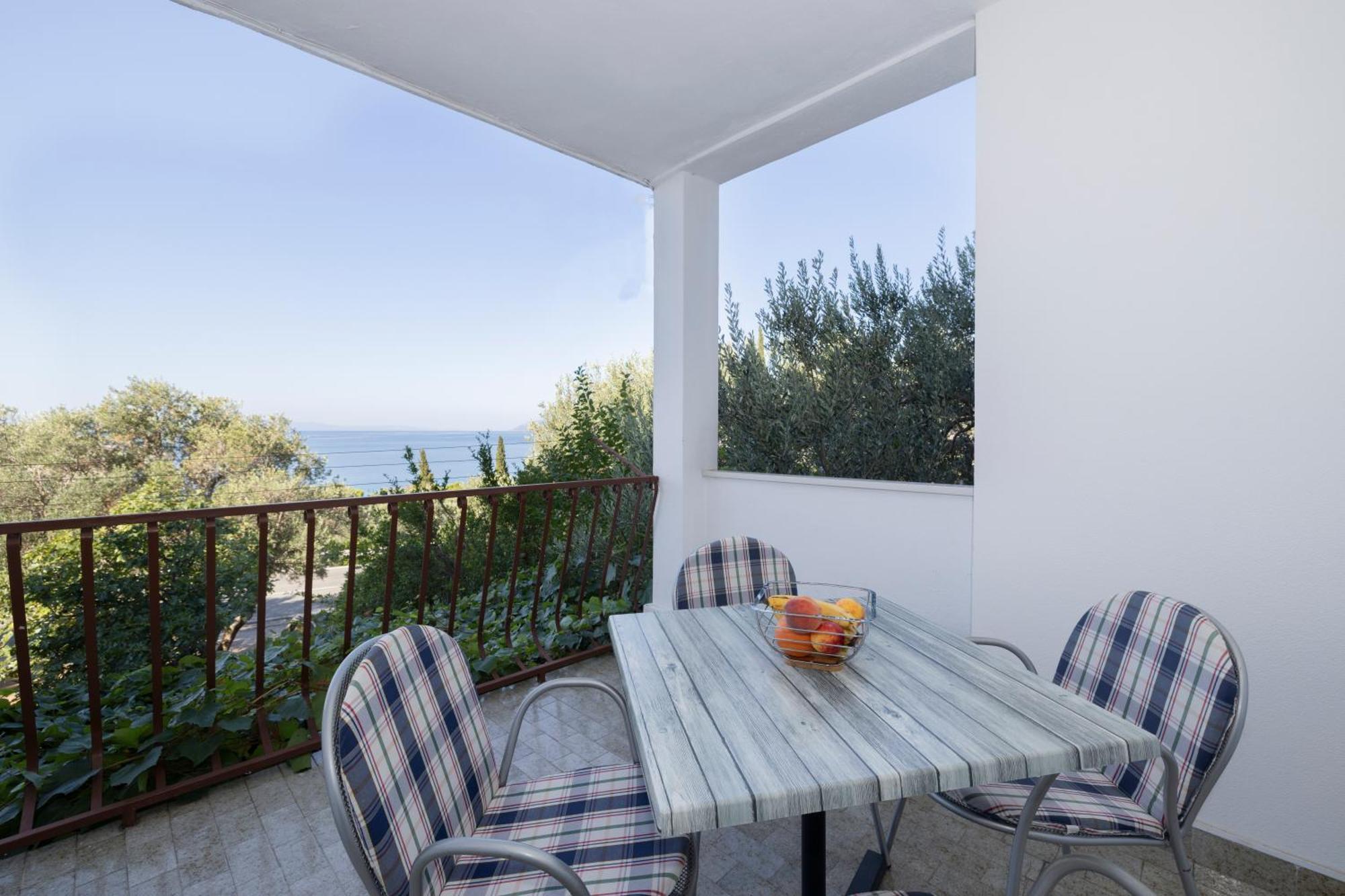 Apartmani Marta Tucepi Bagian luar foto