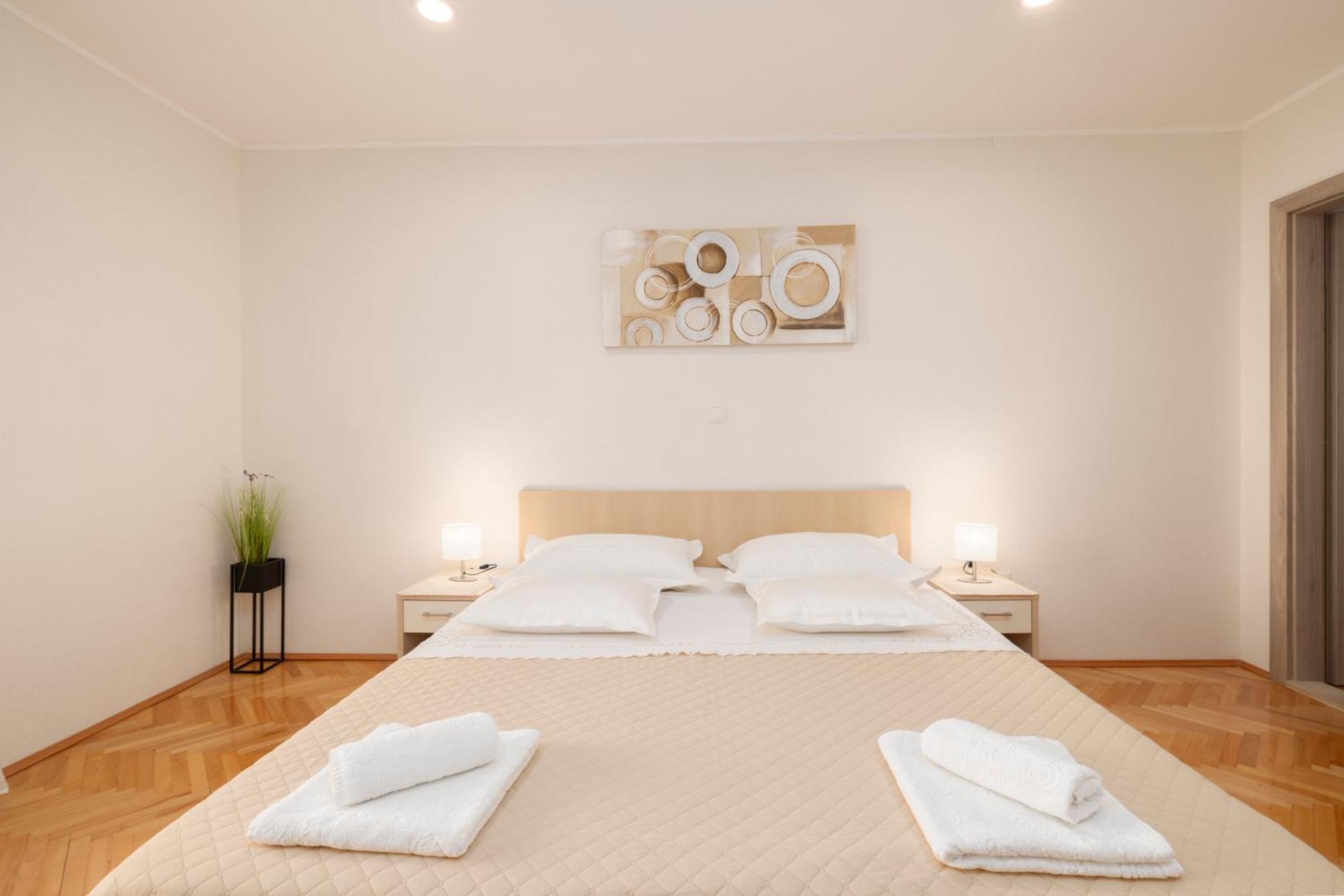 Apartmani Marta Tucepi Bagian luar foto
