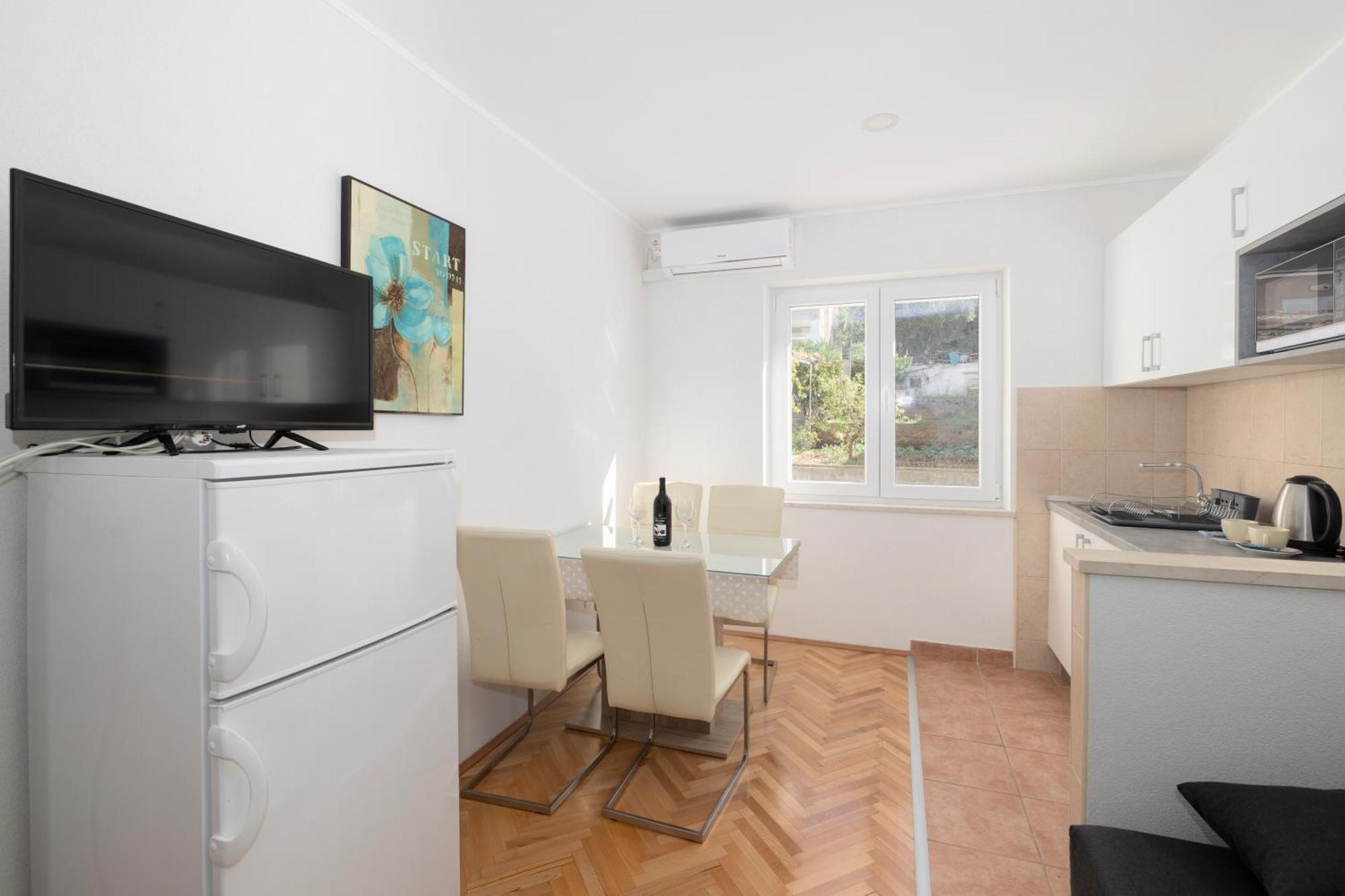 Apartmani Marta Tucepi Bagian luar foto