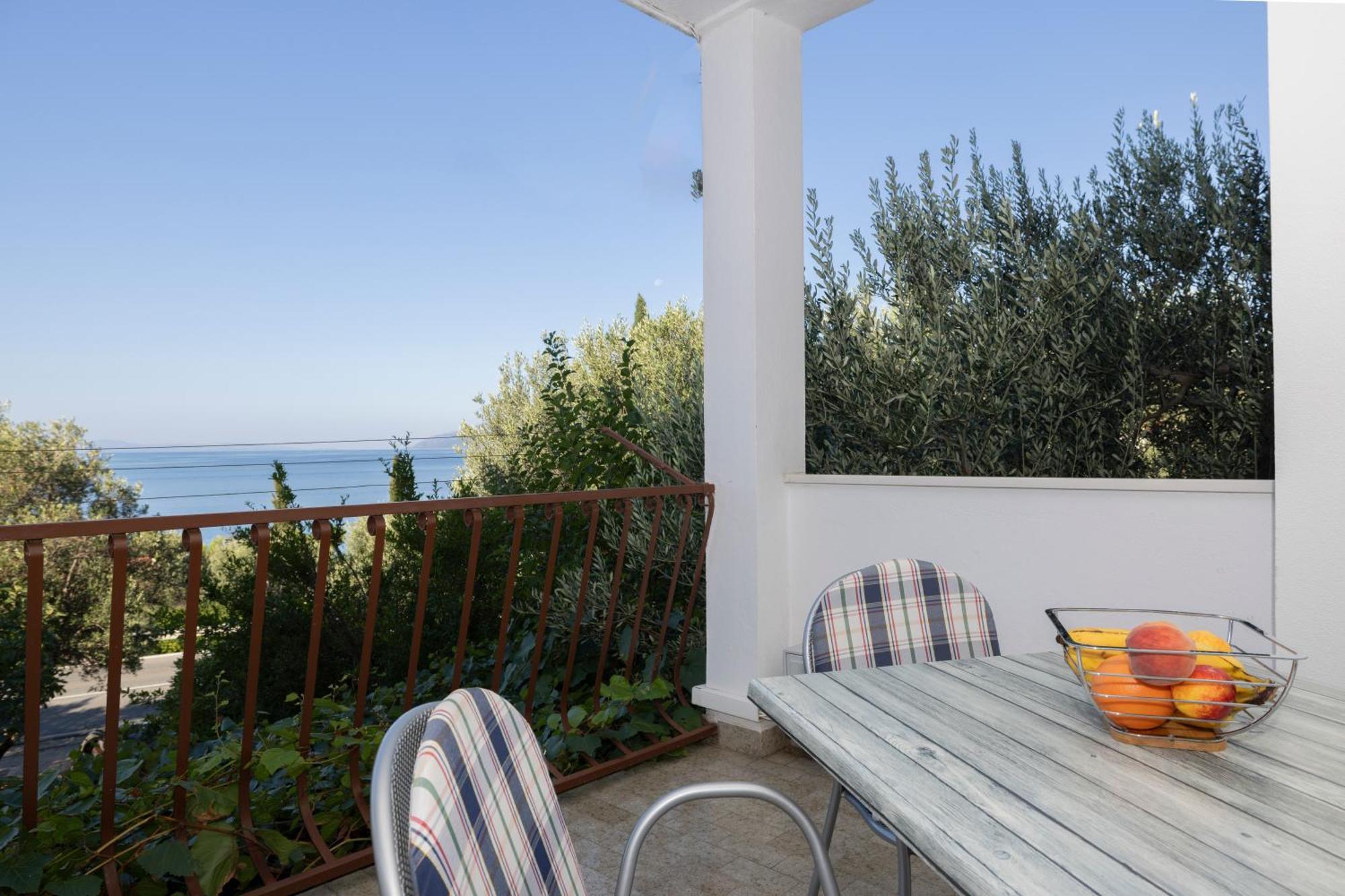Apartmani Marta Tucepi Bagian luar foto
