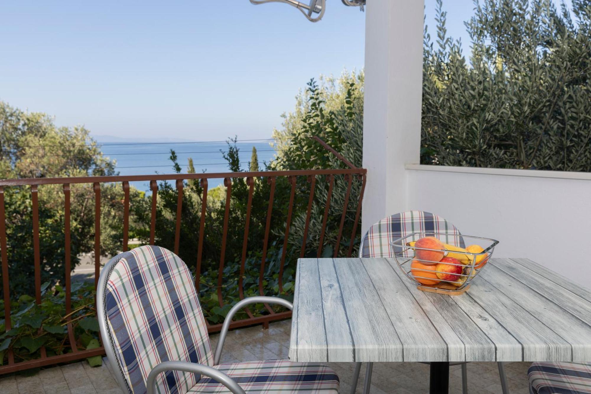 Apartmani Marta Tucepi Bagian luar foto